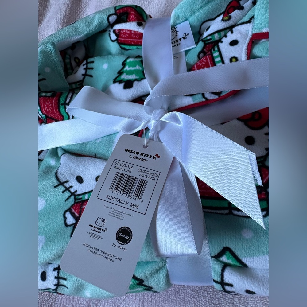 Hello Kitty Winter Pajama Set ๐ - Picture 4 of 5